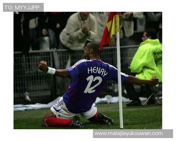 足球巨星亨利妻子最新高清照片曝光引发热议与关注