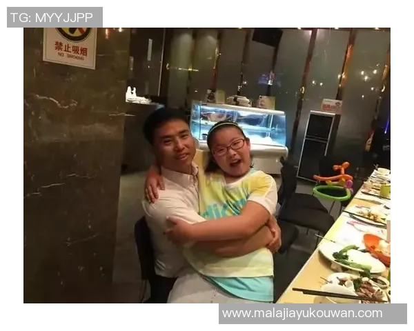 足球明星温情瞬间与孩子同框展现父爱无疆的幸福时刻