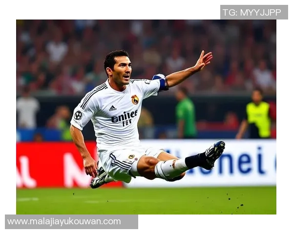 足球明星的风采与魅力展现：他们如何在绿茵场上书写传奇人生