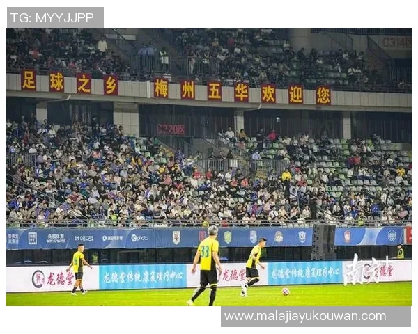 足球明星莅临贵州激情四溢球迷欢呼期待精彩对决