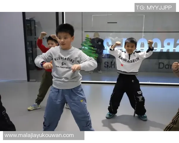 聚焦街舞：重庆街舞队的团队协作话题